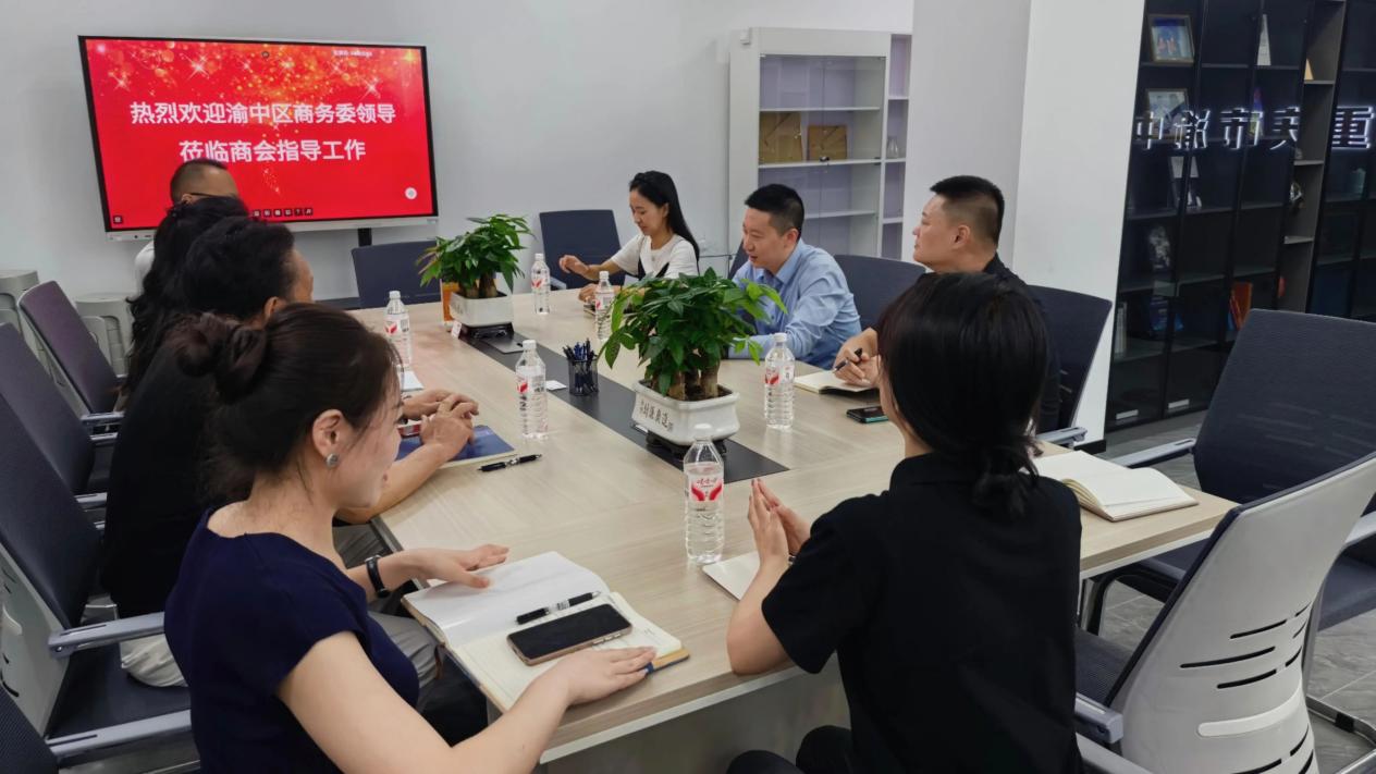 支持企业“走出去”：渝中区商务委主任调研外滩摩配市场